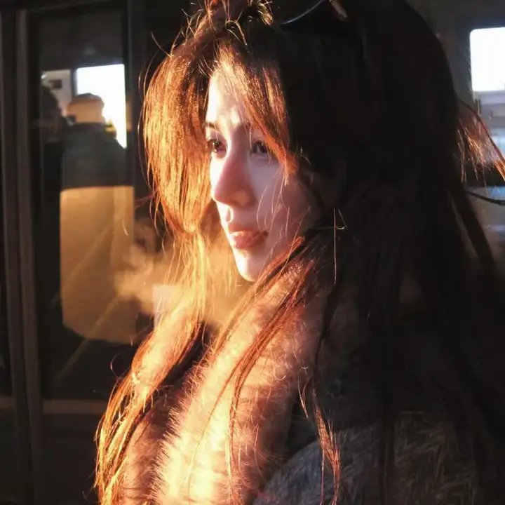笼中女